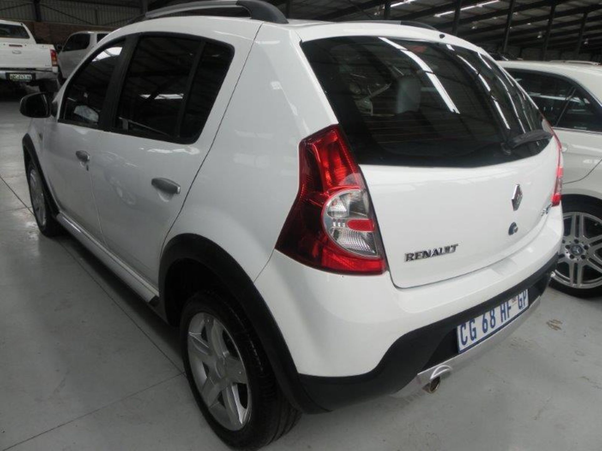 2013 CG68HFGP Renault Sandero1.6 Stepway (Vin No: ADRBSRAFK47987657 )(46 136 kms) Spraywork Visible - Image 5 of 5