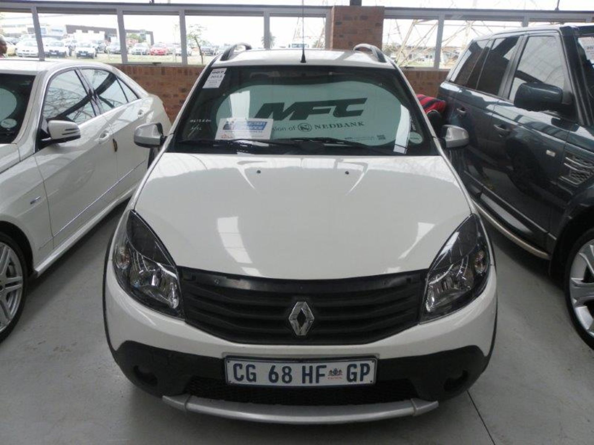 2013 CG68HFGP Renault Sandero1.6 Stepway (Vin No: ADRBSRAFK47987657 )(46 136 kms) Spraywork Visible - Image 2 of 5