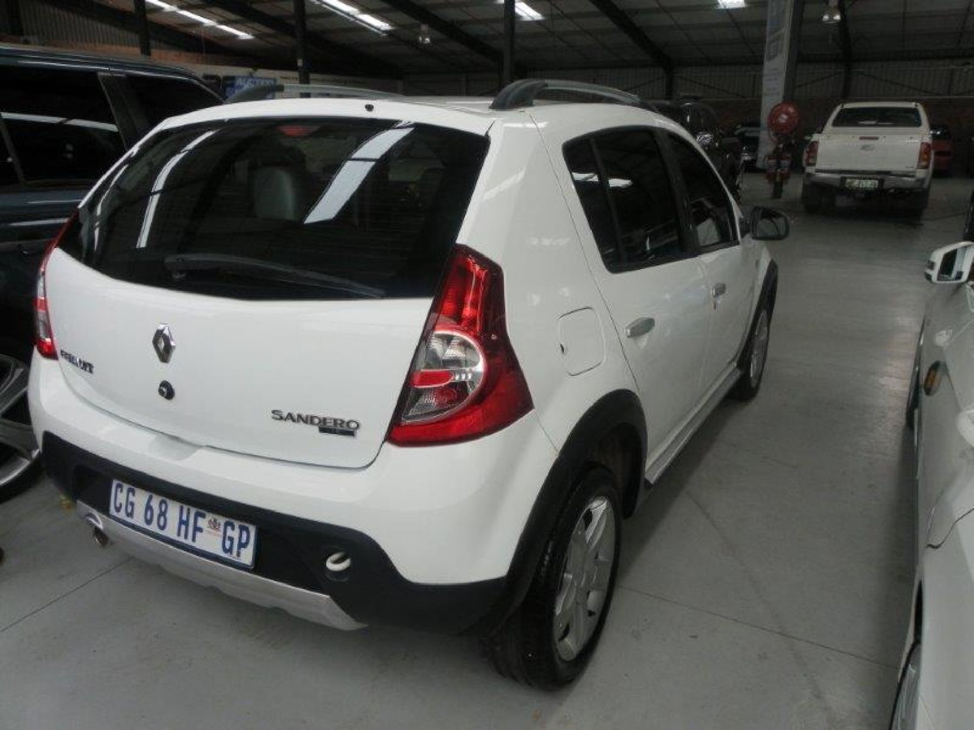 2013 CG68HFGP Renault Sandero1.6 Stepway (Vin No: ADRBSRAFK47987657 )(46 136 kms) Spraywork Visible - Image 4 of 5