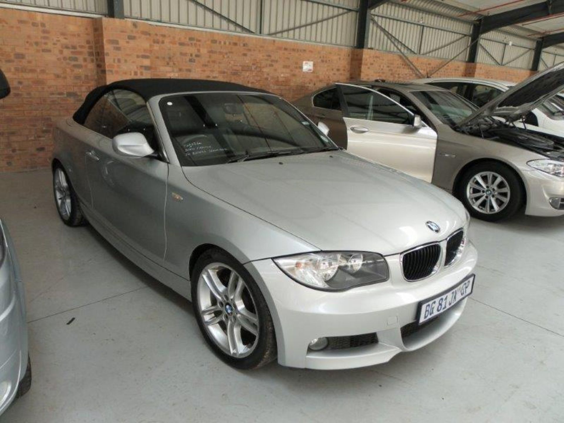 2011 BG81JXGP BMW 125i Convertible Auto (Vin No: WBAUL92040VL01168 )(Silver)(76 480 kms) Black - Image 5 of 7