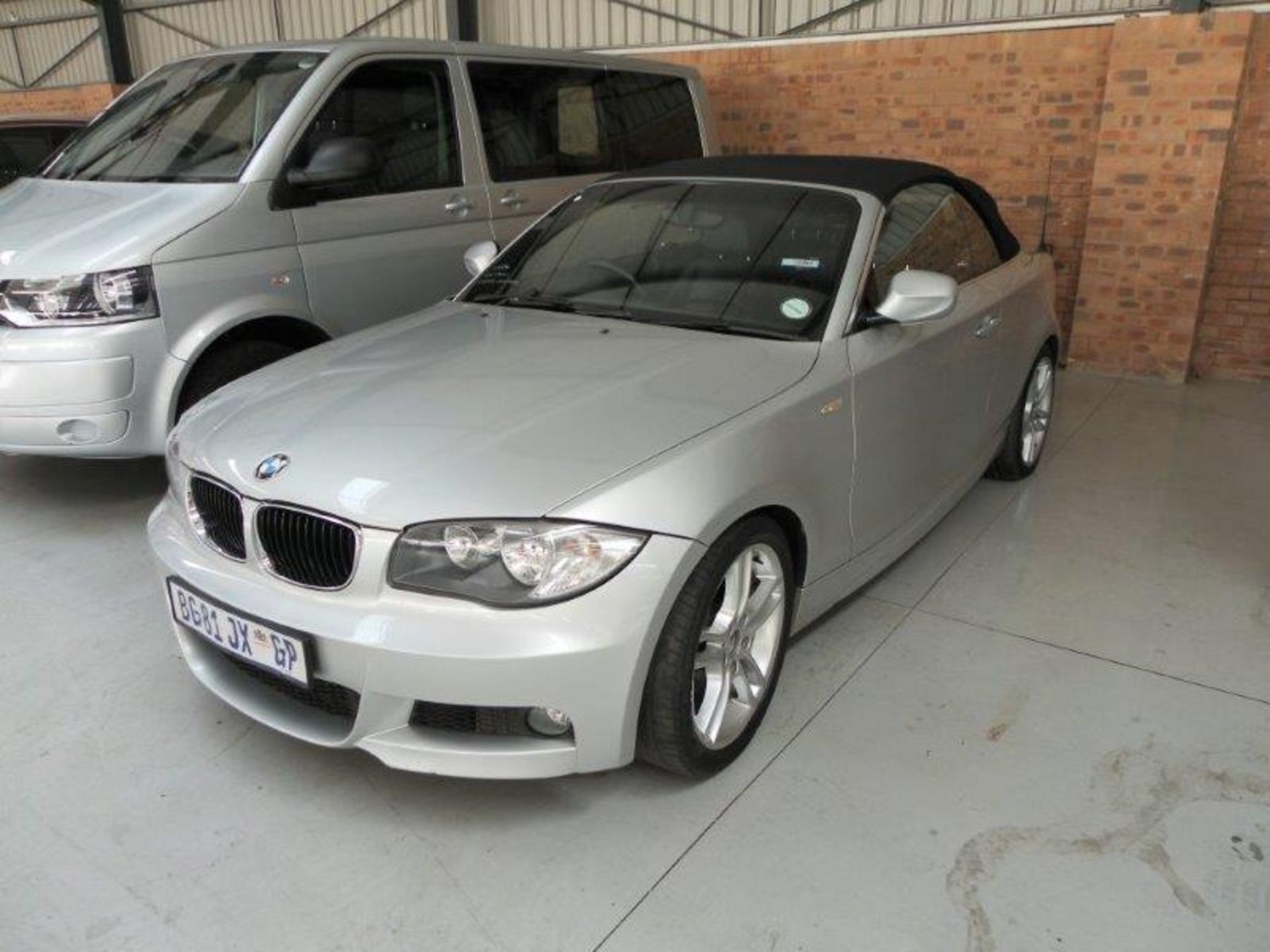 2011 BG81JXGP BMW 125i Convertible Auto (Vin No: WBAUL92040VL01168 )(Silver)(76 480 kms) Black