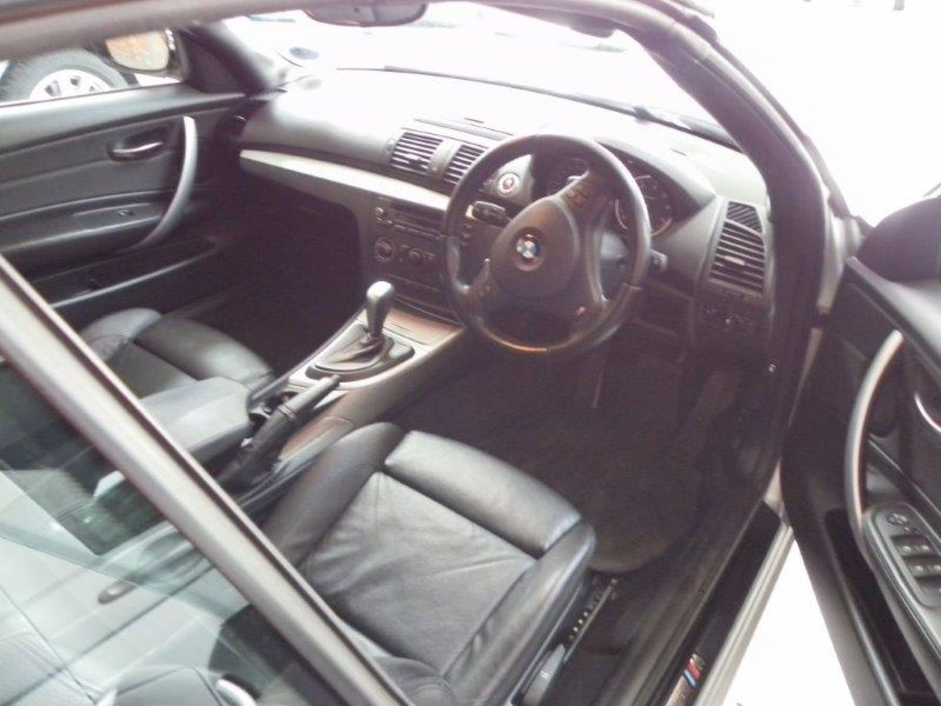 2011 BG81JXGP BMW 125i Convertible Auto (Vin No: WBAUL92040VL01168 )(Silver)(76 480 kms) Black - Image 2 of 7