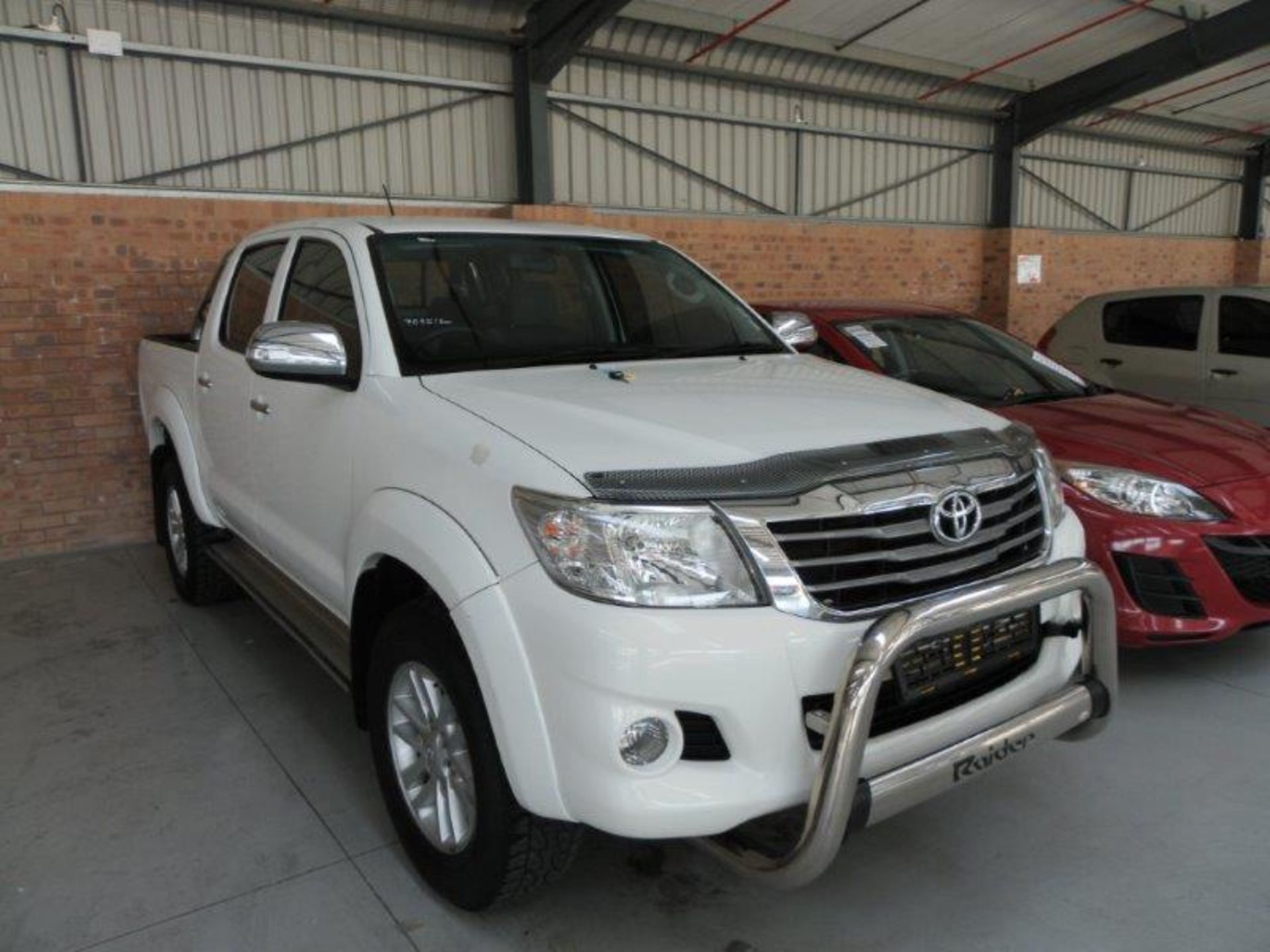 2013 Toyota Hilux VVt-i Raider 4x2 Double Cab (Vin No: AHTEX39G307019641 )(Grey Cloth) (White)(70 - Image 3 of 4