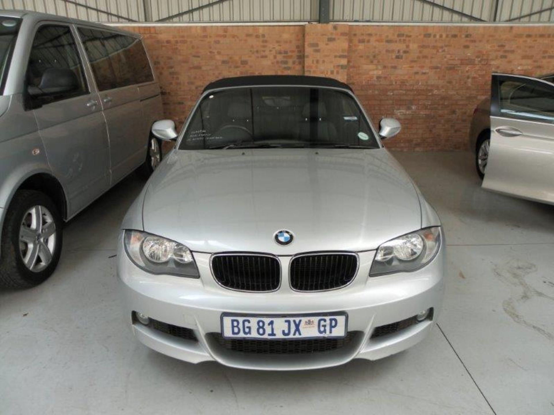 2011 BG81JXGP BMW 125i Convertible Auto (Vin No: WBAUL92040VL01168 )(Silver)(76 480 kms) Black - Image 4 of 7