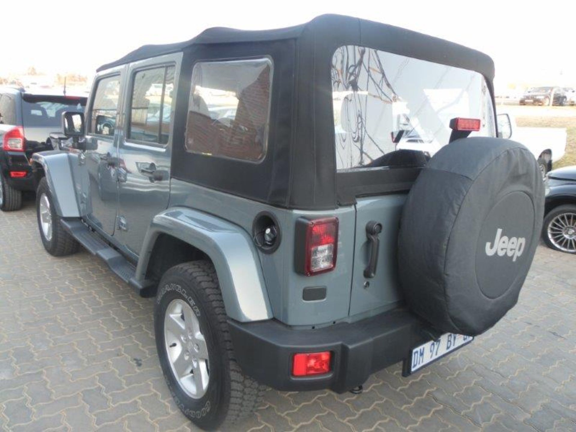 2014 DM97BYGP Jeep Wrangler V6 Sahara Unlimited Auto (Vin No: IC4BJWLG2EL321853 )(Grey)(1 938 kms) - Image 5 of 5