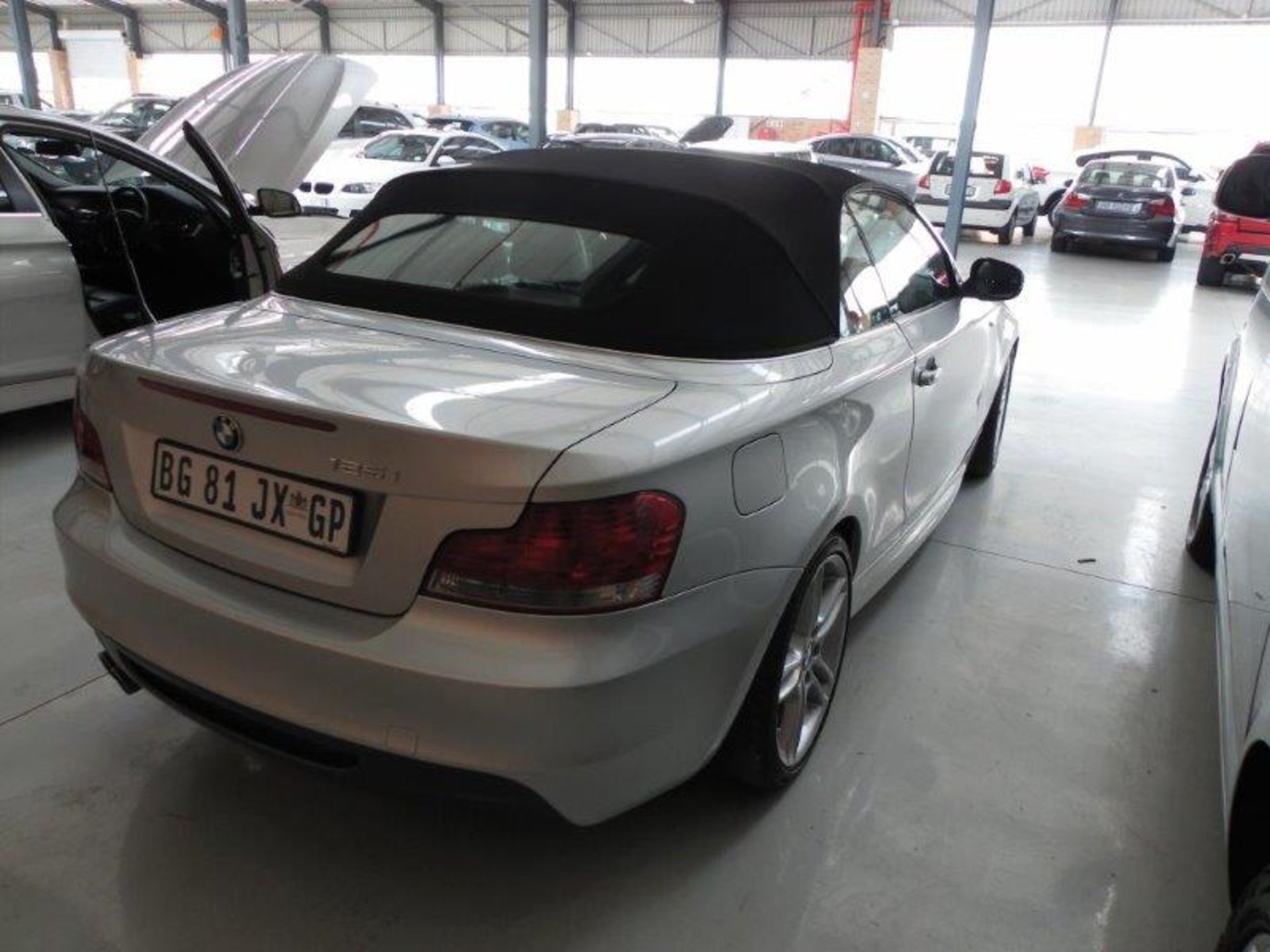 2011 BG81JXGP BMW 125i Convertible Auto (Vin No: WBAUL92040VL01168 )(Silver)(76 480 kms) Black - Image 6 of 7