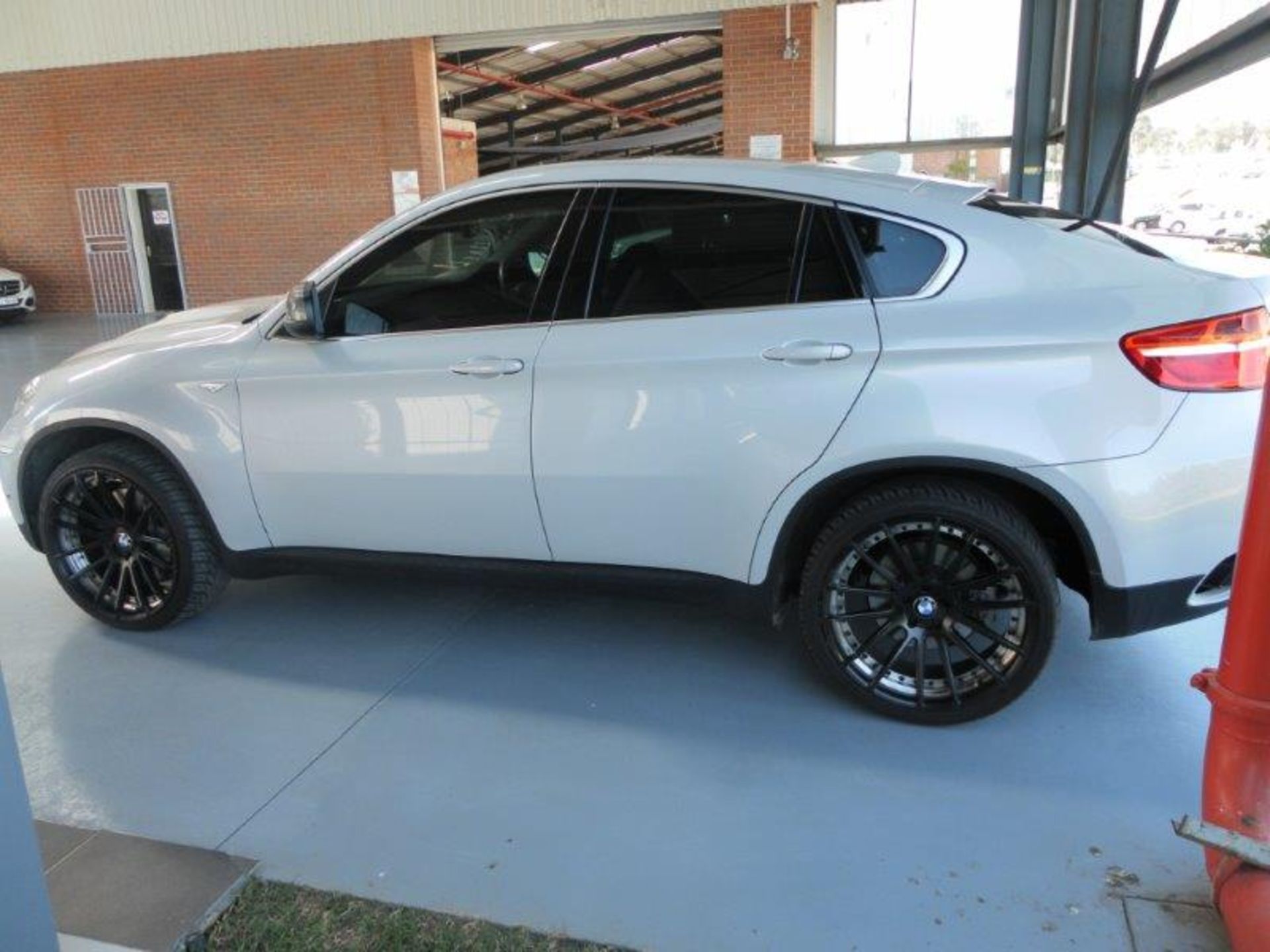 2013 DG89XWGP BMW X6 M50d Auto (Vin No: WAFH820XOLK44734 )(Silver)Black Leather, Sunroof, PDC - Image 2 of 5