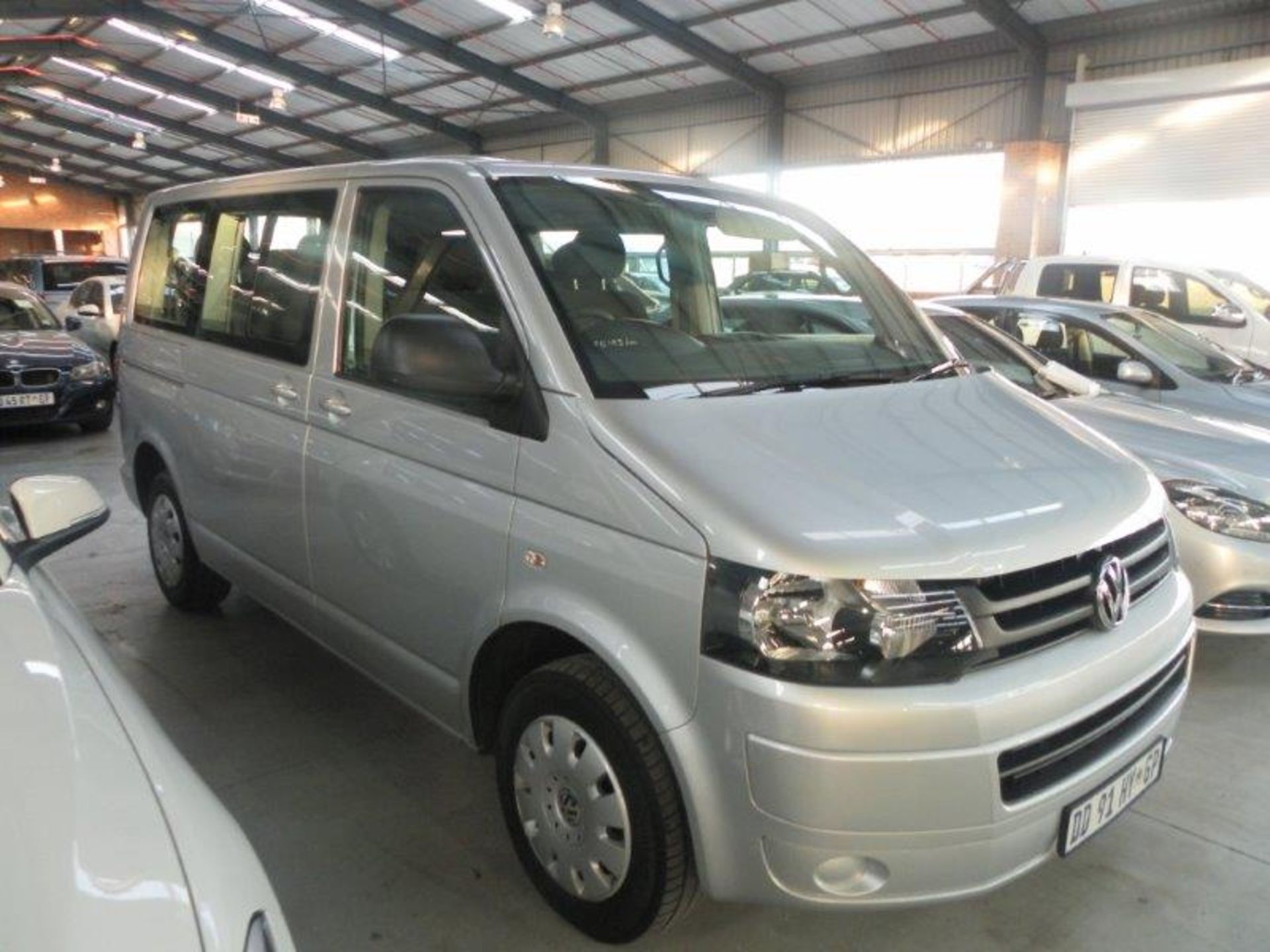 2014 DD91HYGP VW Caravelle TDI 75KW Trend (Vin No: WV2ZZZ7HZEH119839 )(Silver)(95 143 kms) - Image 3 of 5