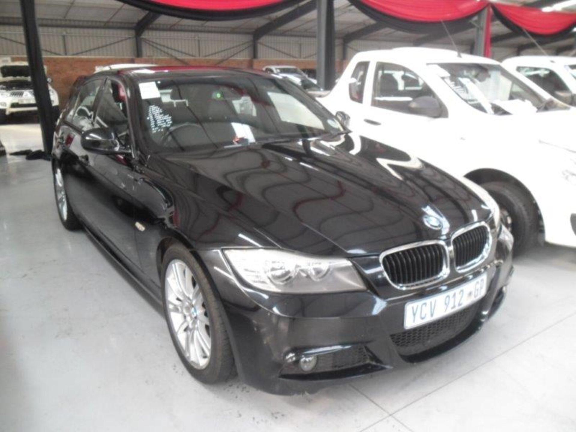 2013 CA99076 BMW 320I Auto (Vin No: WBA3B16080NP53912 )(White)(21 031 kms) Black Leather, Sunroof,