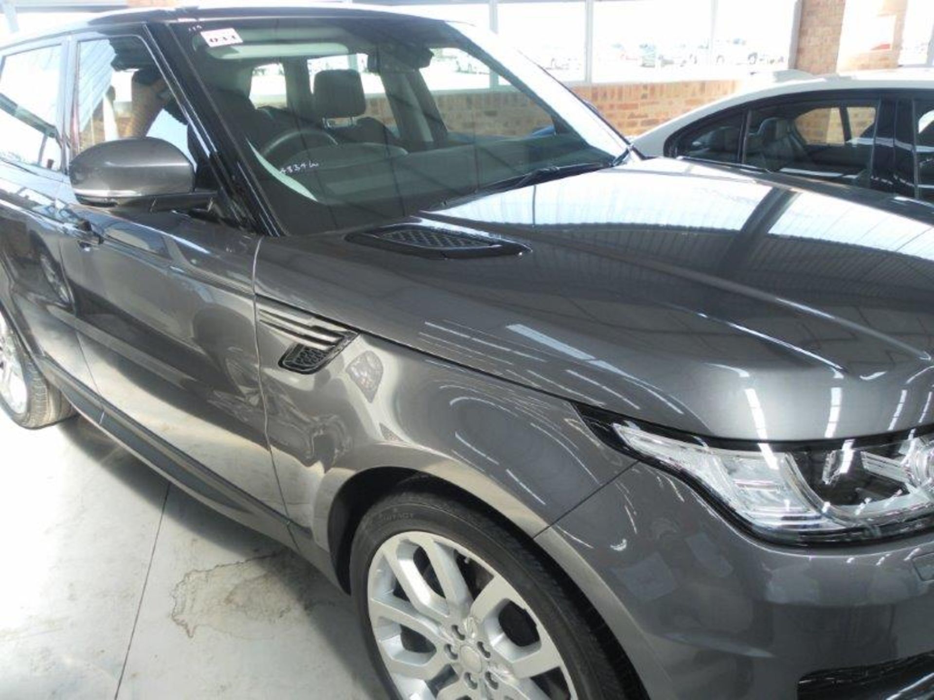 2015 HNL456MP Range Rover Sport Auto (Vin No: SALWA2FEIEA501026 )(Grey)(4 834 kms) Navigation, Black - Image 2 of 5