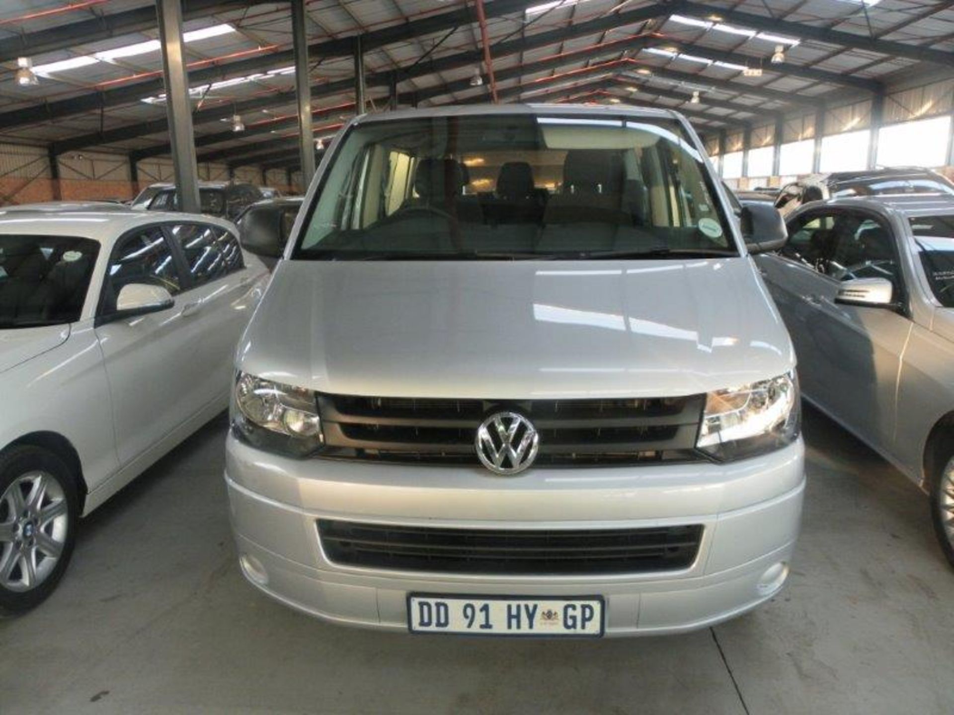 2014 DD91HYGP VW Caravelle TDI 75KW Trend (Vin No: WV2ZZZ7HZEH119839 )(Silver)(95 143 kms) - Image 2 of 5