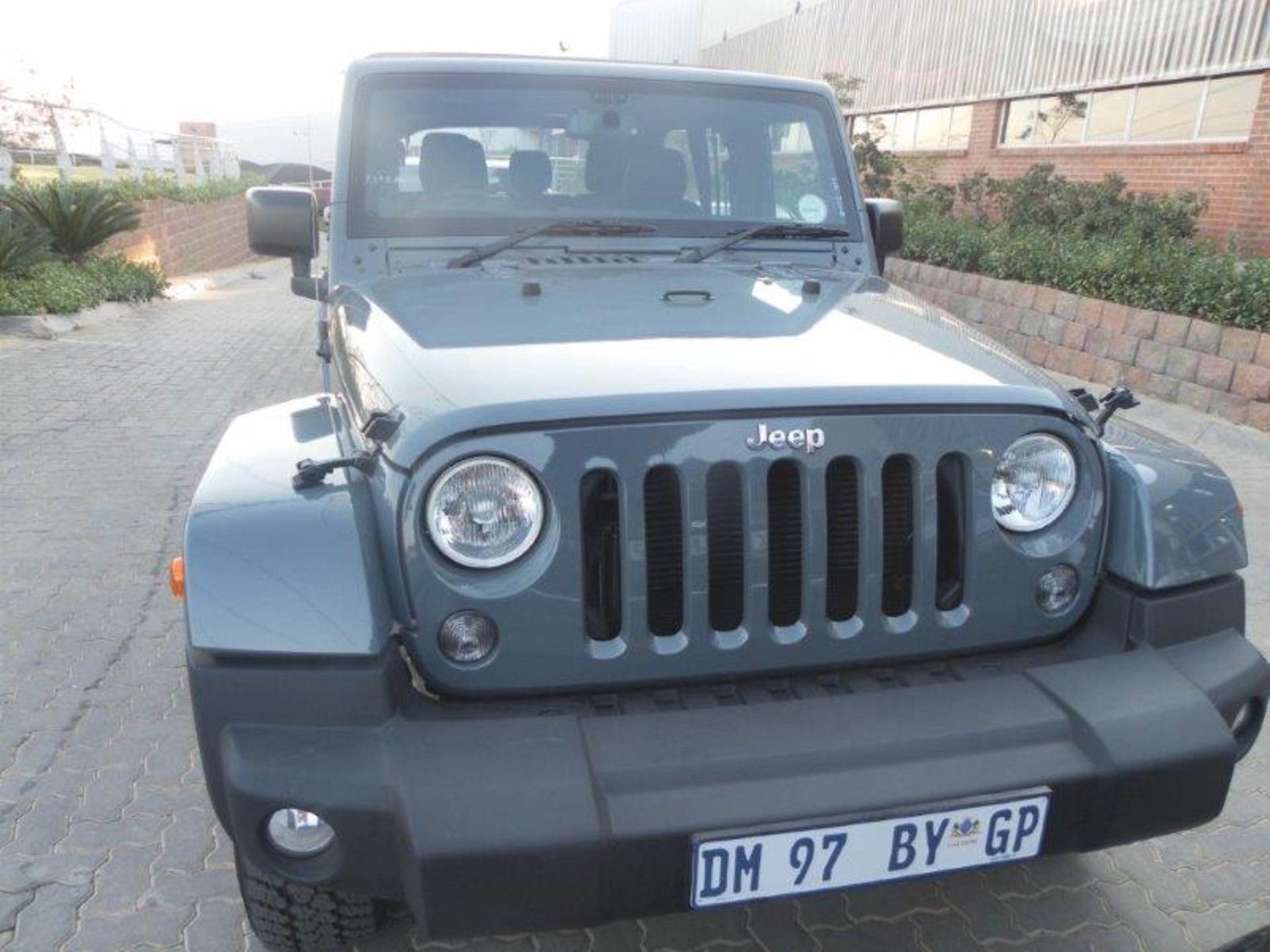 2014 DM97BYGP Jeep Wrangler V6 Sahara Unlimited Auto (Vin No: IC4BJWLG2EL321853 )(Grey)(1 938 kms) - Image 2 of 5