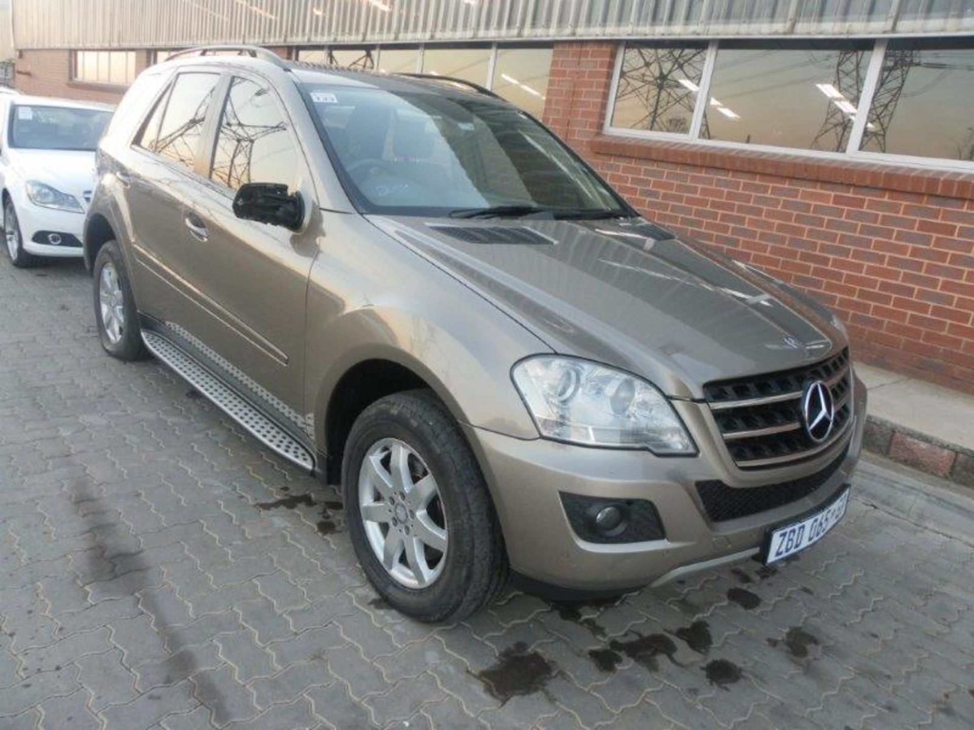 2010 ZBD065GP Mercedes-Benz ML350 4Matic (Vin No: WDC164162A489235 )(171 278 kms) Right Side