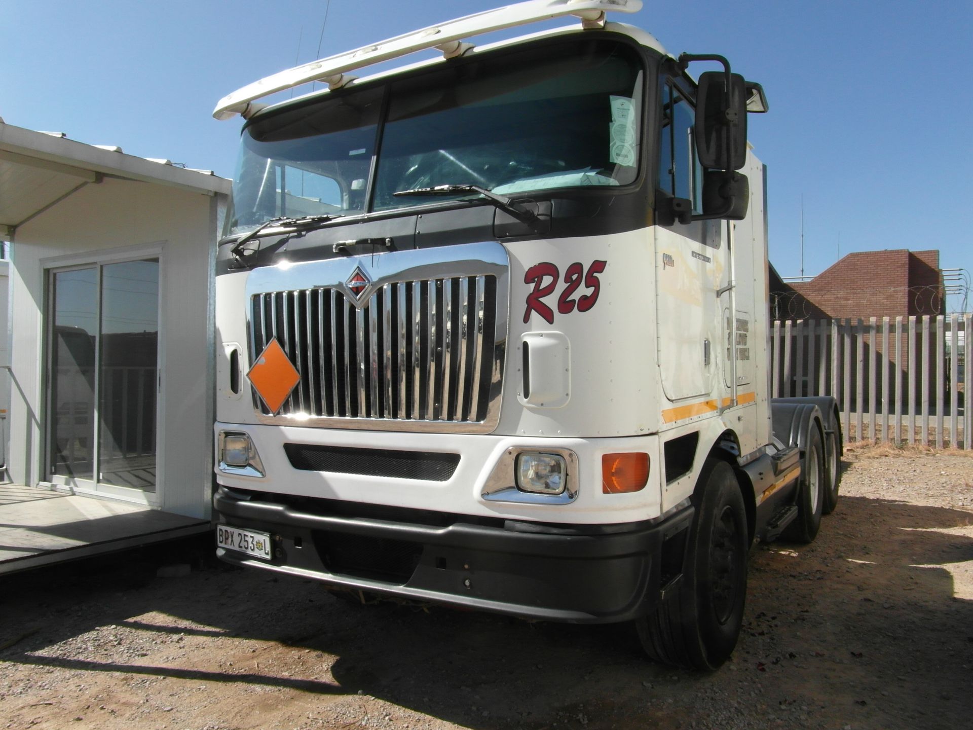 2008 BPX253L International 9800i 6 x 4 Mechanical Horse (Vin No: 93SRUAPT38R639265 )(162 521 kms ) - Image 2 of 4