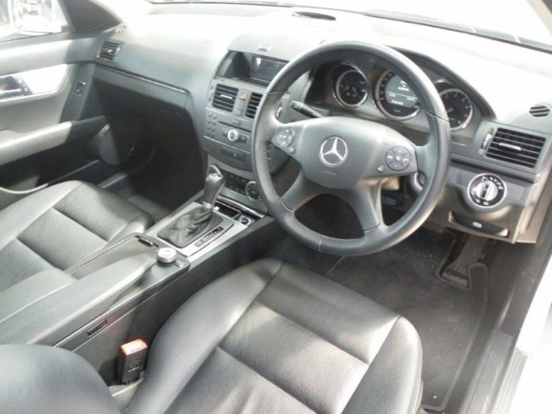 2010 ZKT121GP Mercedes-Benz C200 Kompressor Avantgarde Auto (Vin No: WDD2040412R127378 )(Black - Image 5 of 6