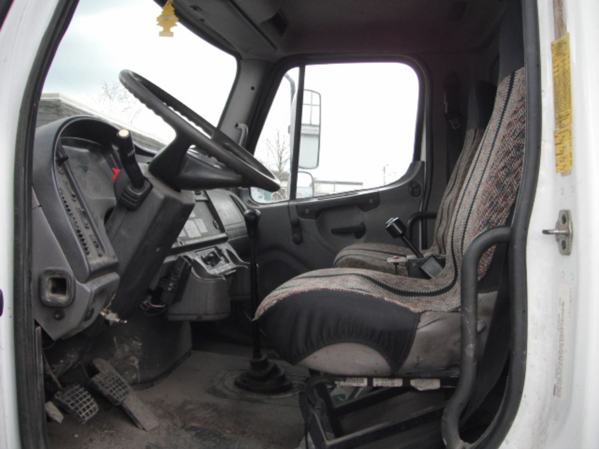 2005 Freightliner M2 Dump Truck (43082) - Image 4 of 6