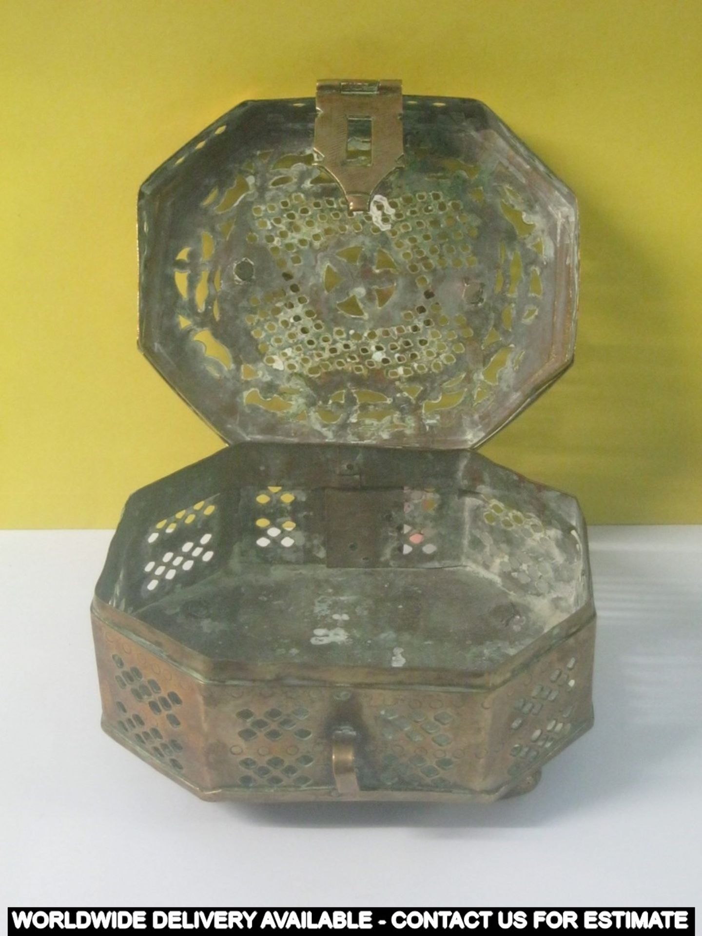 Brass pierced box - Image 2 of 2