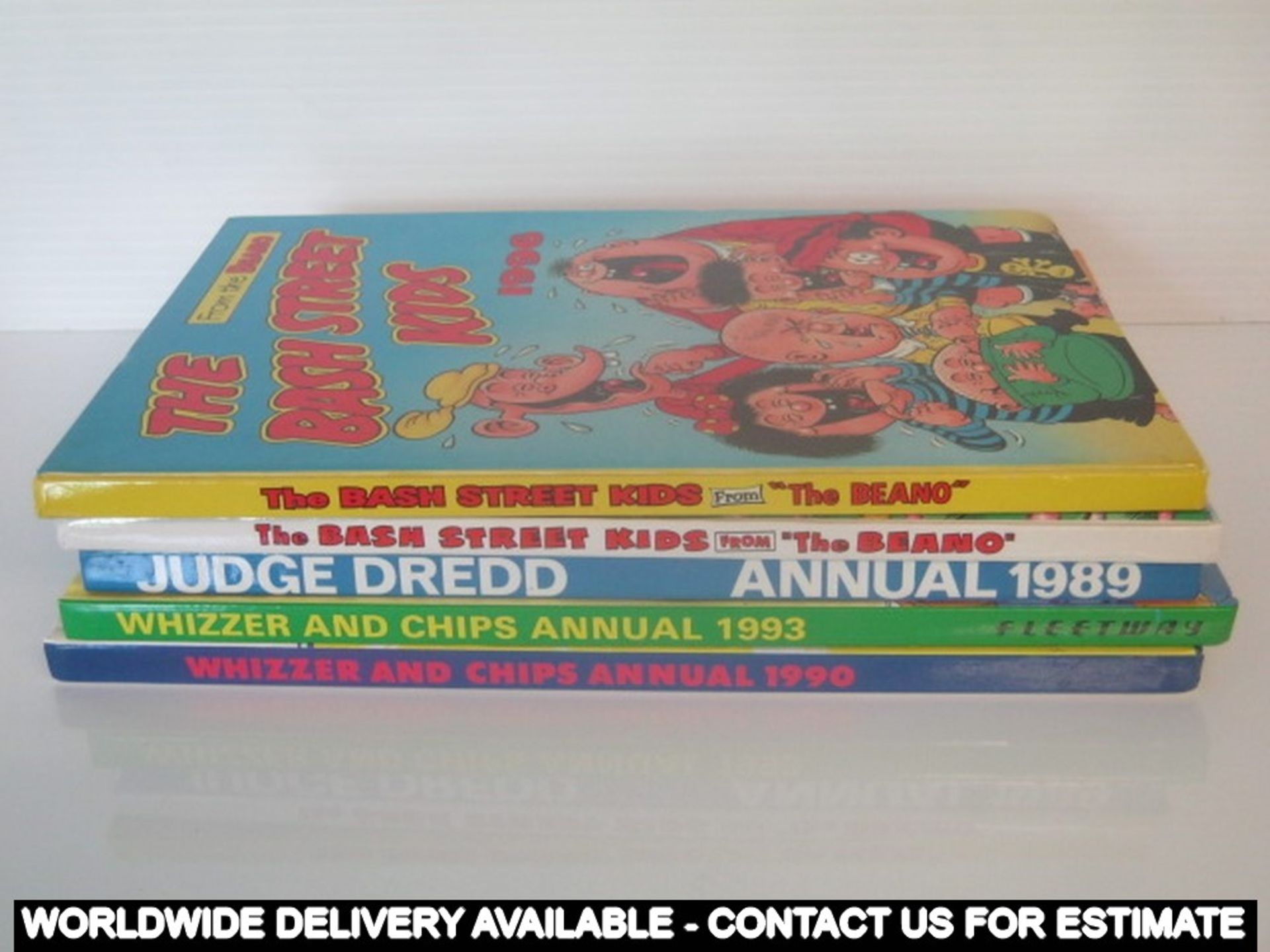 5 x annuals - The Bash Street Kids 1996, 1998 - Judge Dredd 1989 - Whizzer & Chips 1990, 1993