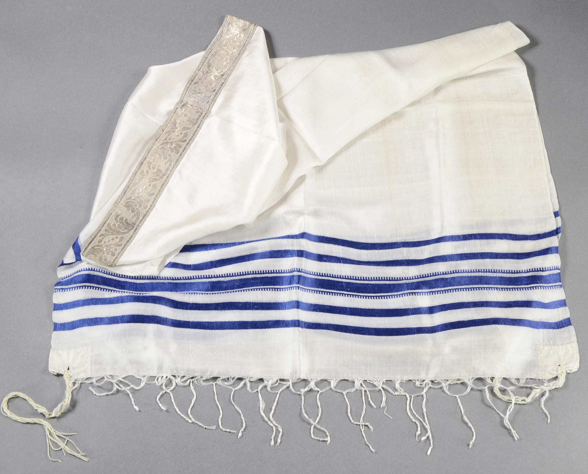 TALLIT  Central Europe, 20th century. Jewish prayer shawl. Silk, white with blue strips, decorated