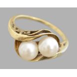 GOLD RING WITH PEARLS  Ring of yellow gold set with two white regular pearls. Au 585/1000. 3,63 g.