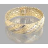 GOLD BRACELET  Bracelet made of yellow gold of two shades in the shape of a wide strip which