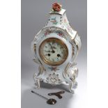 Porzellan-Uhr, Dresden, Mitte 20. Jh., Barockstil, Wandung mit polychromer Blumenmalerei,