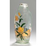 Glas-Ziervase, Fritz Heckert, Petersdorf, um 1899, Formentw.: Otto Thamm, Dek.: Goldcypern- Storch