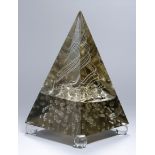 Glas-Zierobjekt, "Pyramide", Murano, wohl Stefano Toso, um 1990, Entw: Romano Dona, auf