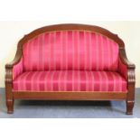 Art Deco-Sofa, norddt., um 1920-30, Mahagoniholz furniert und massiv, gerundeteRückenlehne,