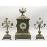 Uhrengarnitur, 3-tlg., bestehend aus: Kaminuhr und 2 Leuchtern, Frankreich, um 1880-90,Gehäuse aus
