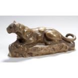 Bronze-Tierplastik, "Liegende Raubkatze", Barye, Antoine-Louis, Paris 1795 - 1875 ebenda,