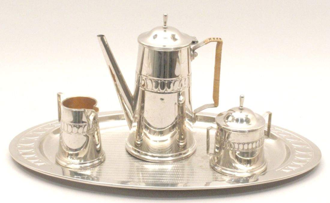 Metall-Kaffeeset, 4-tlg., dt., um 1910, vernickelt, bestehend aus: Kanne, Tablett,Sahnegießer und