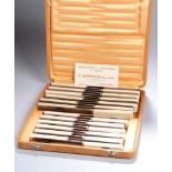 Messer-Set, 24-tlg., Frankreich, 30er Jahre, elfenbeinfarbene Griffe, teilweise