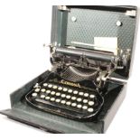 Schreibmaschine, "Corona", the Corona Typewriter Co. Ltd., Aldwych House, London, W.C.2,im