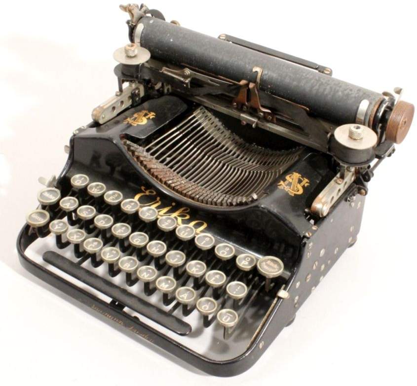 Schreibmaschine, "Erika", mechanisch, 16 x 28 x 25 cm, Funktion und Vollständigkeit nichtgeprüft,