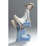 Porzellan-Figur, "Mädchen", Lladro, Spanien, 2. Hälfte 20. Jh., auf Großbuchstabe "E"vollplastische,