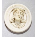 Elfenbein-Miniaturwandrelief, "Jesus", wohl Erbach, 18./19. Jh., in profilierterOvalrahmung