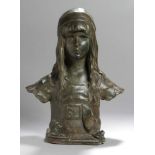 Jugendstil Keramik-Büste, Frankreich, vollplastische Drastelllung eines jungen Mädchensmit langen
