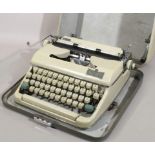 Schreibmaschine, dt., Marke nicht identifizierbar, mechanisch, 14 x 36 x 32 cm, Funktionund