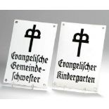Zwei Email-Schilder, "Evangelischer Kindergarten & Evangelische Gemeindeschwester", 1.Hälfte 20.