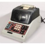 Rechenmaschine, "Divisumma 24 Olivetti", elektrisch, 25 x 25 x 43 cm, Funktion undVollständigkeit