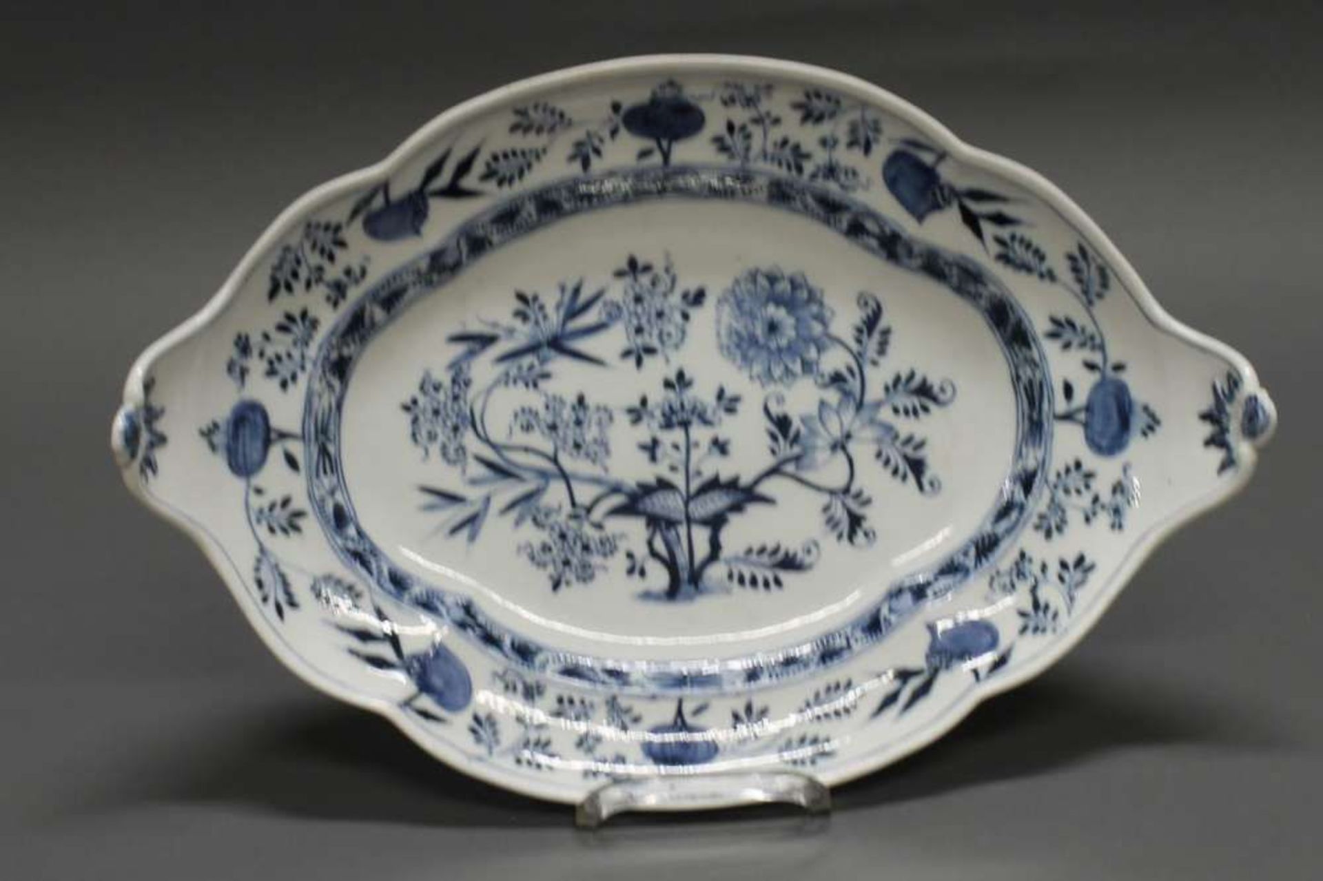 Reserve: 160 EUR        Vorlegeplatte, Meissen, Schwertermarke, 1740-1780, 1. Wahl, - Image 2 of 2