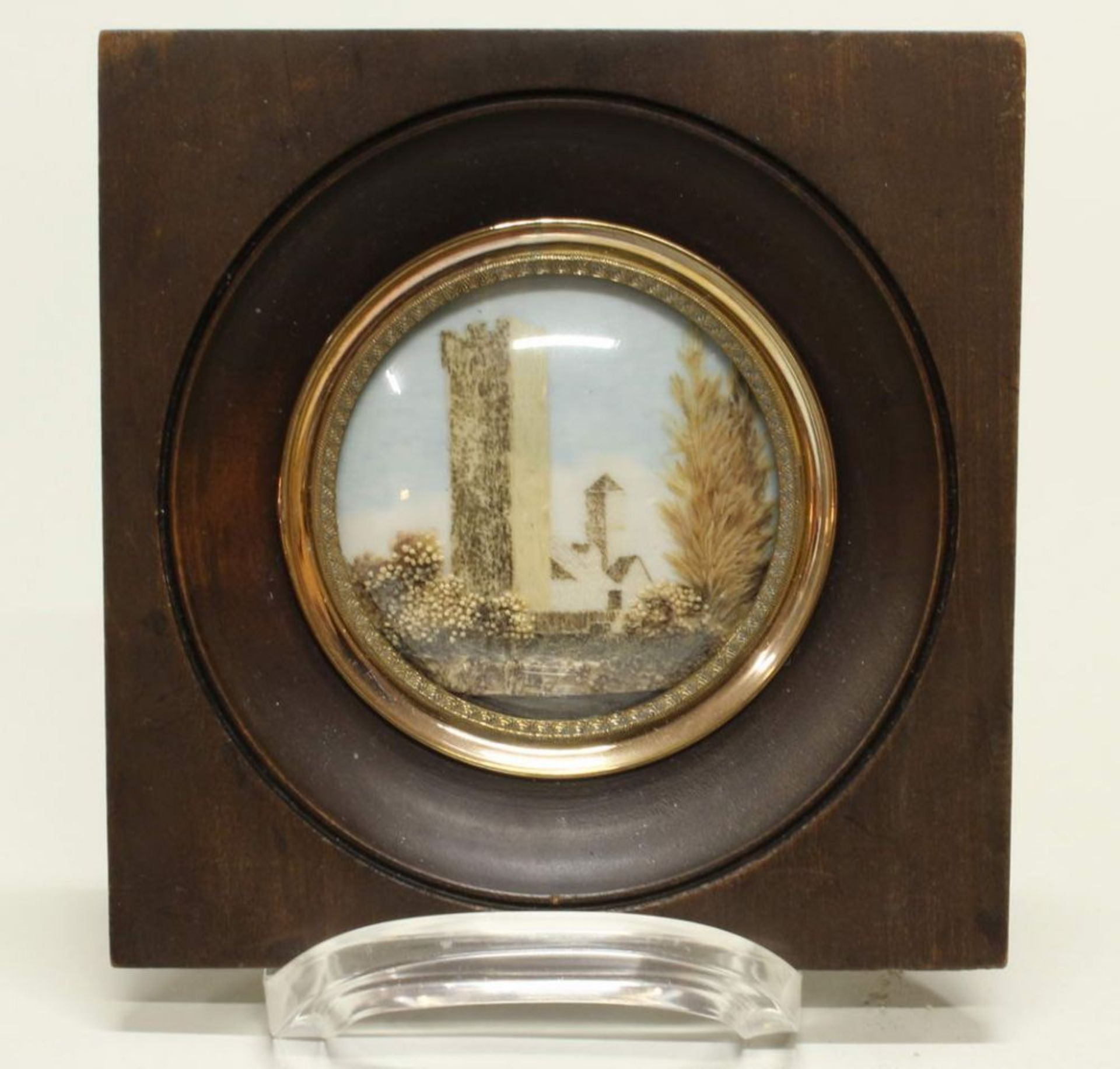 Reserve: 60 EUR        Miniatur, "Turm in Landschaft", Biedermeier, um 1830, Haararbeit, ø 6 cm, - Image 2 of 4