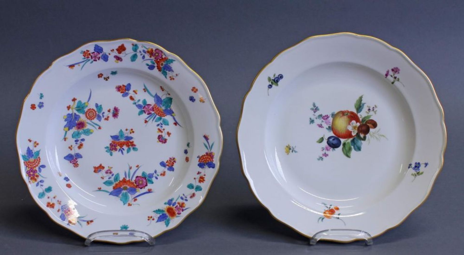 Reserve: 80 EUR        2 Teller, Meissen, Schwertermarke, 1. Wahl, bunte indische Blumenmalerei (