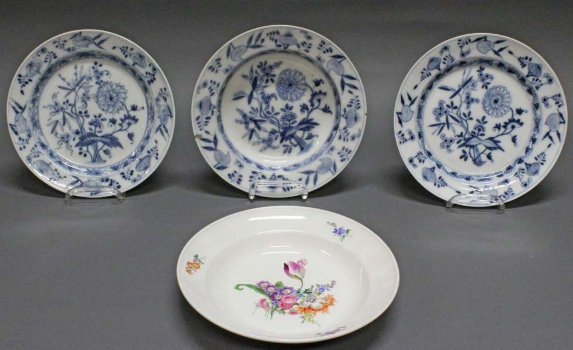 Reserve: 80 EUR        Suppenteller, 2 Teller, Meissen, Schwertermarke, 1740-1780, 1. Wahl, - Image 2 of 2