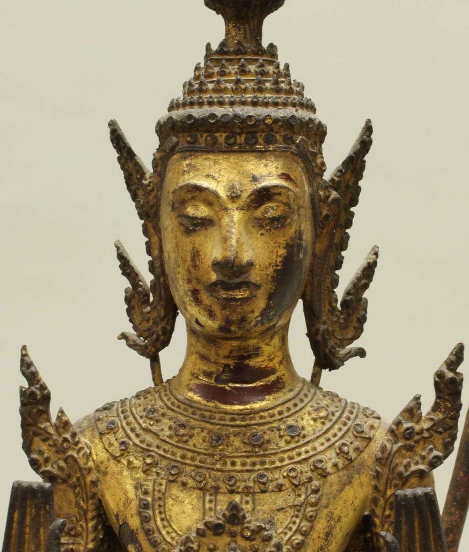 Reserve: 200 EUR        2 Buddhas, Thailand, 19. Jh., Ratanakosin, Bronze, Lackvergoldung, stehend - Image 3 of 6