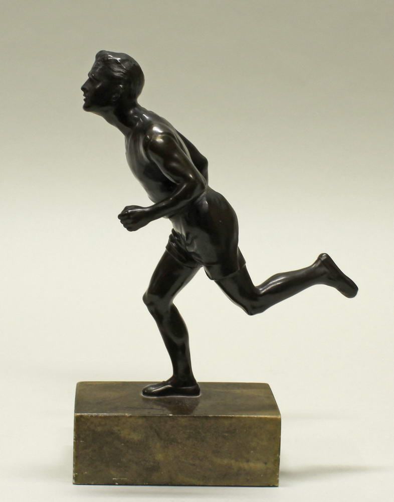 Reserve: 120 EUR        Bronze, "Der Läufer", 19 cm hoch, auf Steinsockel - Image 4 of 6