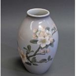 Reserve: 70 EUR        Vase, Bing & Gröndahl, 2. Wahl, gebaucht, polychromer Dekor mit
