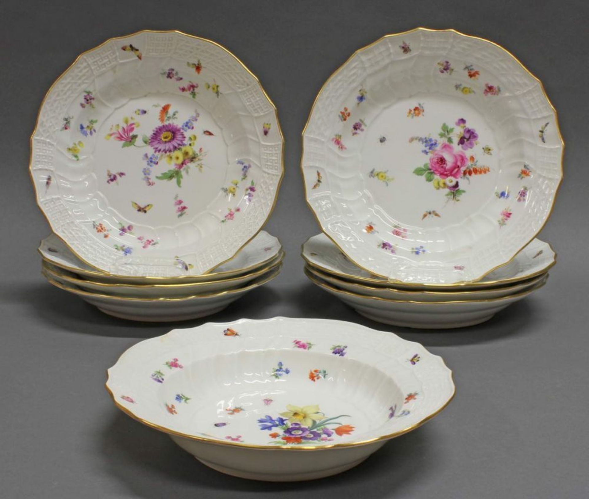 Reserve: 300 EUR        Suppenteller und 8 Speiseteller, Meissen, Schwertermarke, 1850-1924, 1.