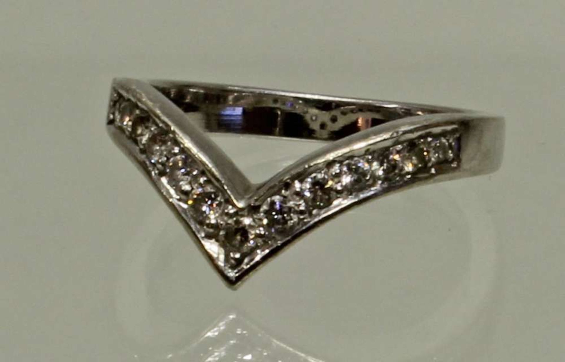 Reserve: 100 EUR        Ring, WG 585, 13 kleine Besatz-Diamanten, 5 g, RM 16.5 - Image 2 of 2